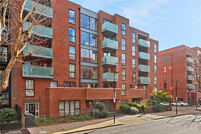 1 Bedroom Flat For Sale In Bathurst Square, London, N15