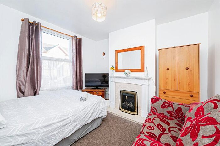 3 Bedroom Terraced House For Sale In Ford Street, Kettering, NN16