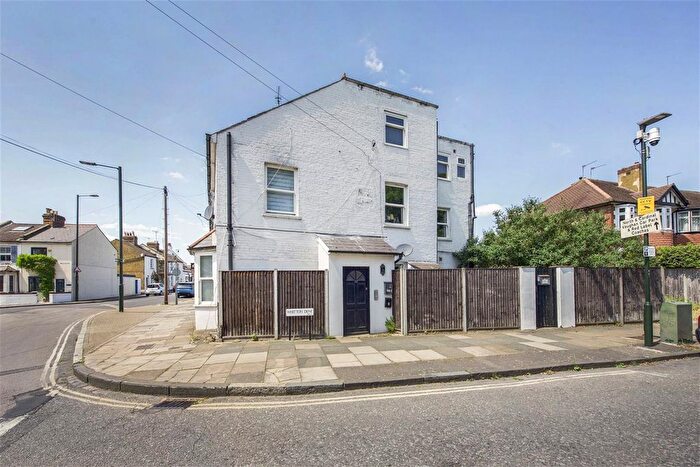 2 Bedroom Flat To Rent In Kneller Road, Whitton, Twickenham, TW2