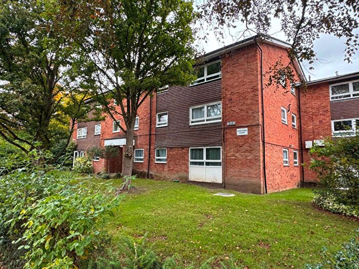 2 Bedroom Flat To Rent In Addlestone Park, Addlestone, KT15