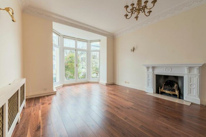3 Bedroom Apartment To Rent In Belsize Park, London, NW3