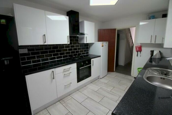 4 Bedroom Terraced House To Rent In Russell Street Cardiff, CF24
