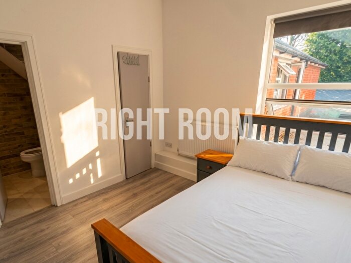 5 Bedroom Flat To Rent In Bed Apartment, Portswood Road, Southampton, SO17
