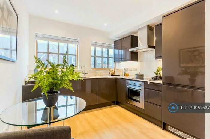 2 Bedroom Maisonette To Rent In Stancrest, Amersham, HP6