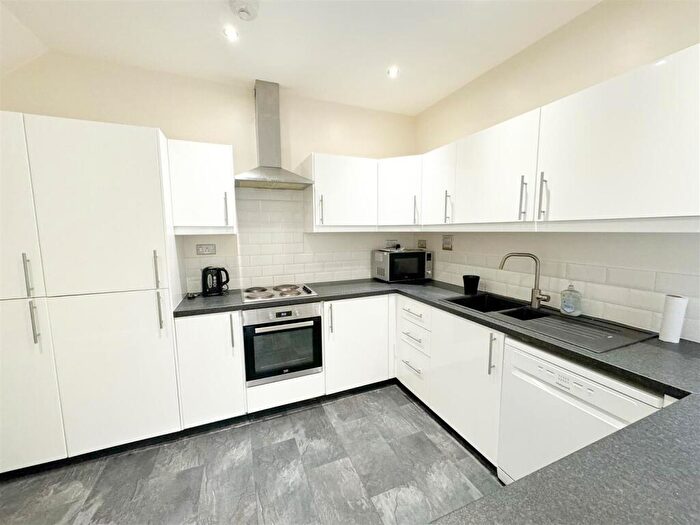 6 Bedroom Terraced House To Rent In Holly Avenue, Jesmond, Newcastle Upon Tyne, NE2