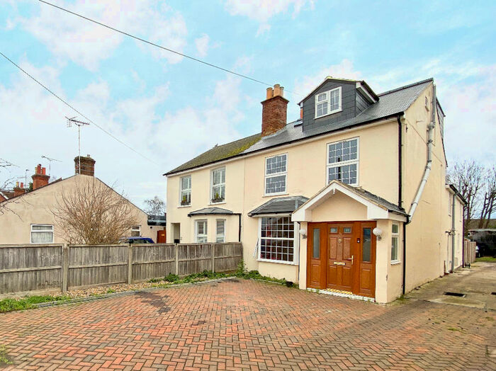 4 Bedroom Semi-Detached House To Rent In Peabody Road, Farnborough, GU14