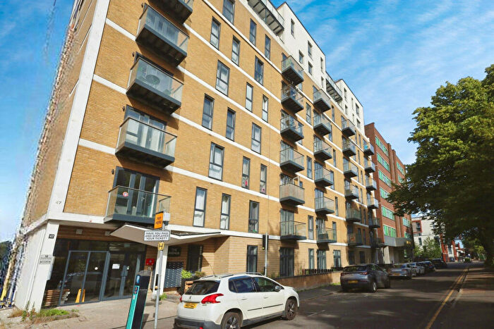 2 Bedroom Apartment For Sale In Victoria Avenue, Southend-on-Sea, SS2