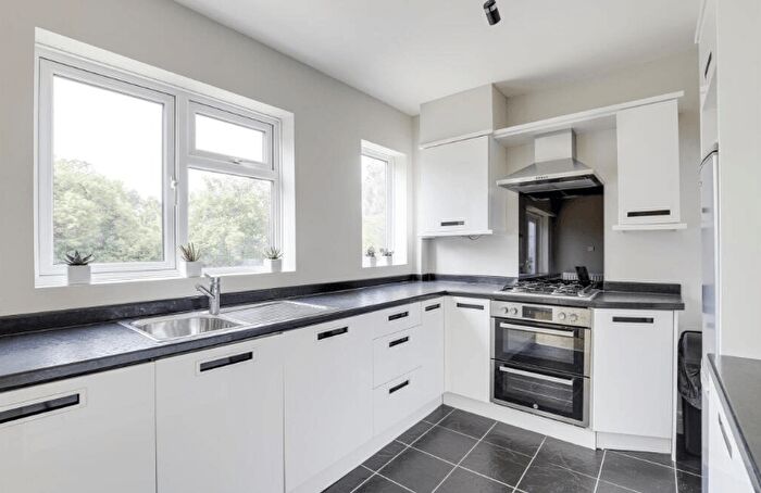 3 Bedroom Semi-detached House To Rent In Bridge Road, Erith, DA8