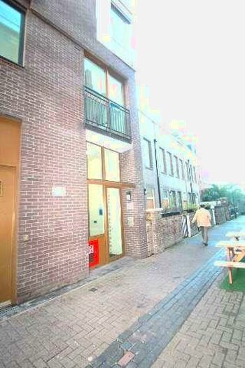 Flat To Rent In Sylvester Walk, Hackney, E8