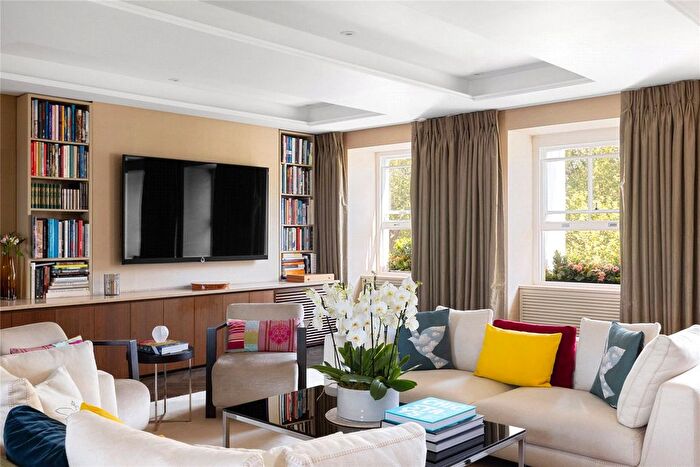 3 Bedroom Flat To Rent In Lennox Gardens, Chelsea, SW1X