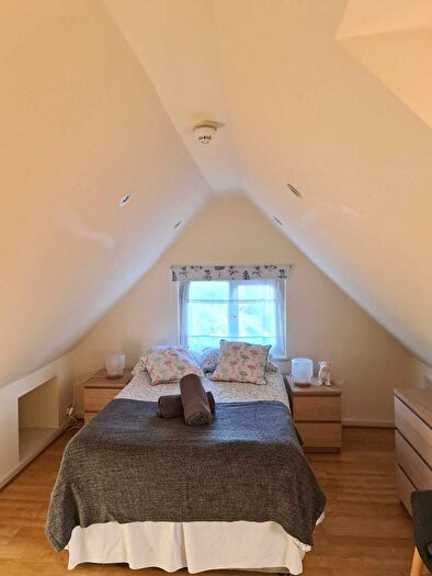 Studio To Rent In Brondesbury Park, London, NW6