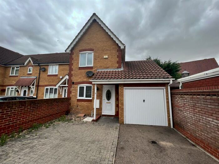 2 Bedroom End Of Terrace House To Rent In Calshot Avenue, Chafford Hundred, Grays, RM16