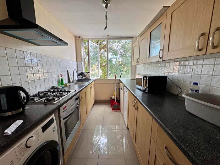 3 Bedroom Flat To Rent In Deanery Road, Stratford, E15