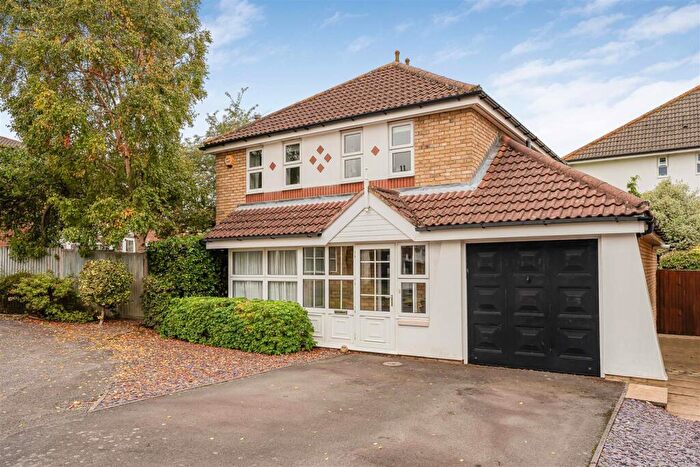 4 Bedroom Detached House For Sale In Hatfield Close, Sutton, SM2