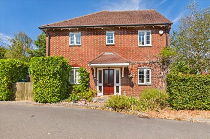 3 Bedroom Semi-Detached House For Sale In Morrison Close, Upper Basildon, Reading, Berkshire, RG8