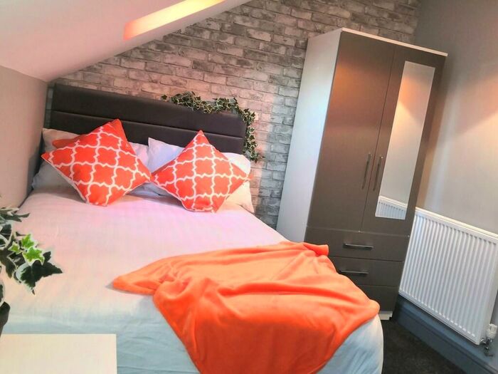 7 Bedroom Town House To Rent In Dulverton Road, Leicester, LE3