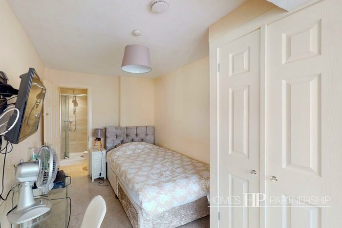 1 Bedroom Property To Rent In Parkfield Close, Crawley, RH11