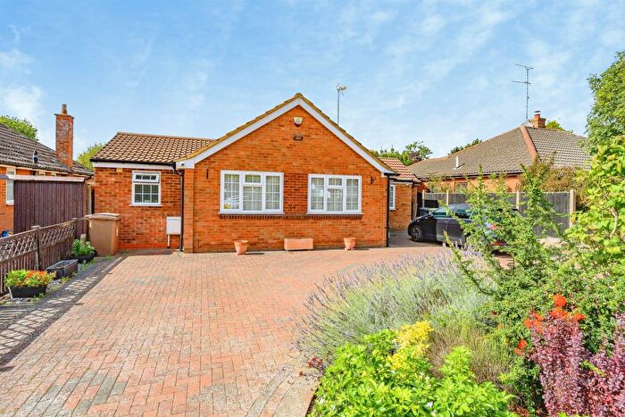 3 Bedroom Detached Bungalow For Sale In Wistow Road, Luton, LU3