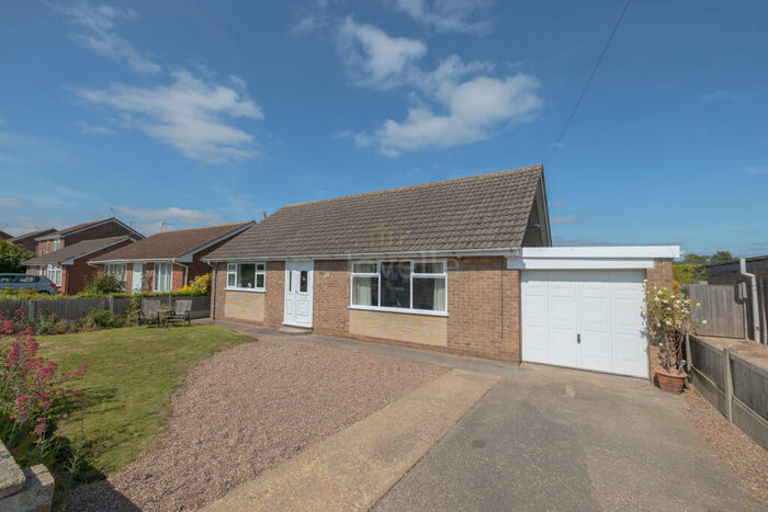 2 Bedroom Detached Bungalow For Sale In The Paddocks, Beckingham, DN10