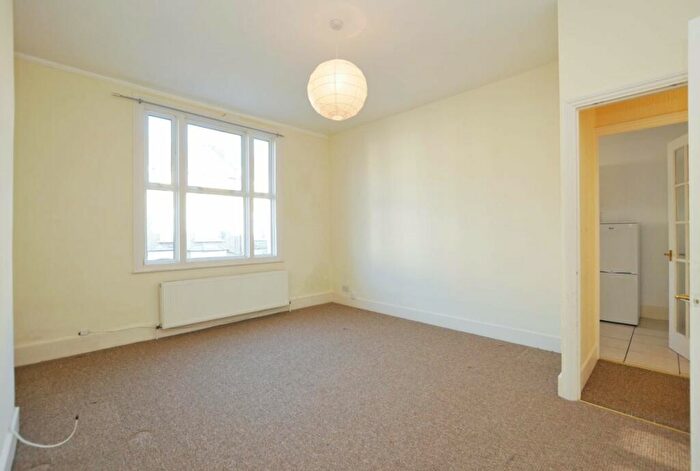 1 Bedroom Flat To Rent In Downs Road, Clapton, E5