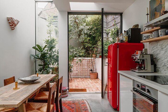 1 Bedroom Flat For Sale In Ivanhoe Road, Ivanhoe Road, London, SE5