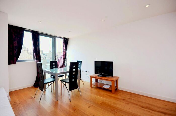 1 Bedroom Flat To Rent In Westwick Gardens, Hammersmith, London, W14