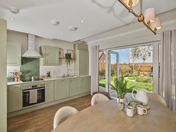 3 Bedroom Semi-Detached House For Sale In Ravengar Grove, Rayleigh, Essex, SS6