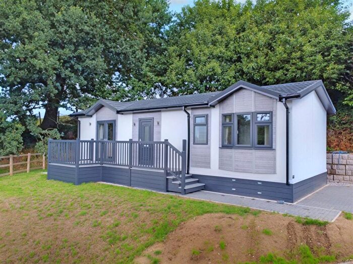 2 Bedroom Park Home For Sale In Sharpes Way, Killarney Park, Nottingham, NG6