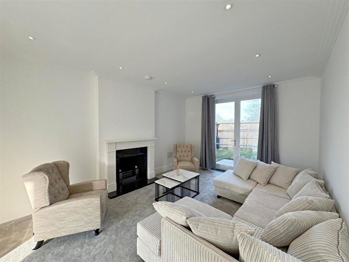 4 Bedroom House To Rent In Whistler Drive, Barnet, EN4