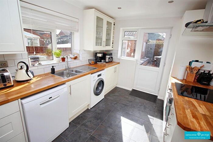 4 Bedroom Detached House For Sale In Apple Close, Tilehurst, Reading, RG31
