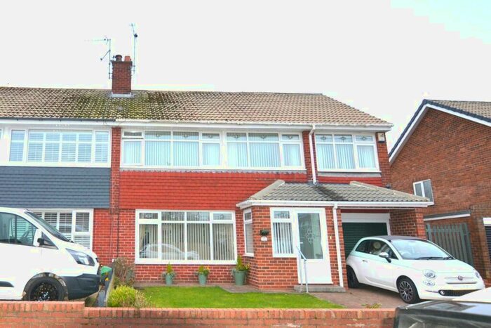 Semi-Detached House To Rent In Chiltern Road, Preston Grange, North Shields, Tyne And Wear, NE29
