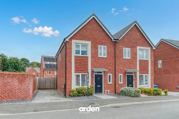 3 Bedroom Semi-Detached House For Sale In Hodington Way, Cofton Hackett, B45