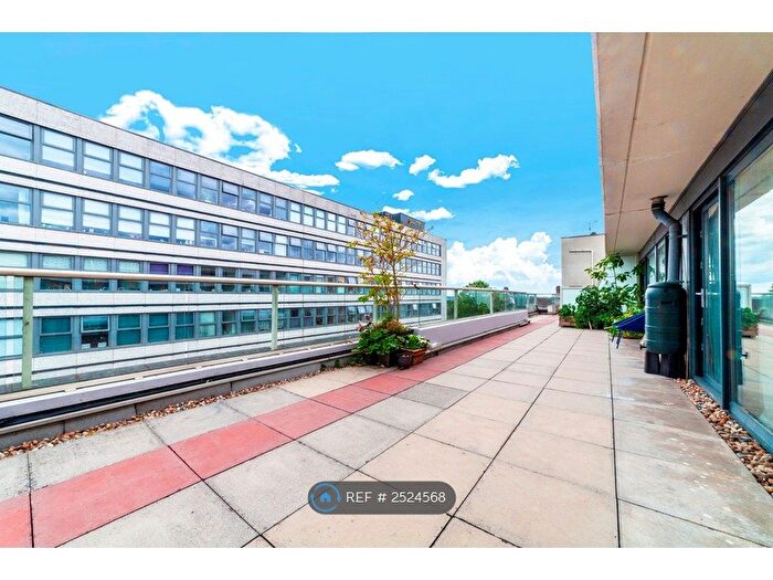 3 Bedroom Flat To Rent In Picture House, London, SW16