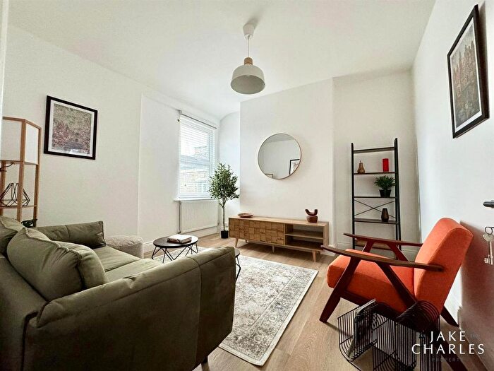 2 Bedroom Flat To Rent In High Street, London, N8