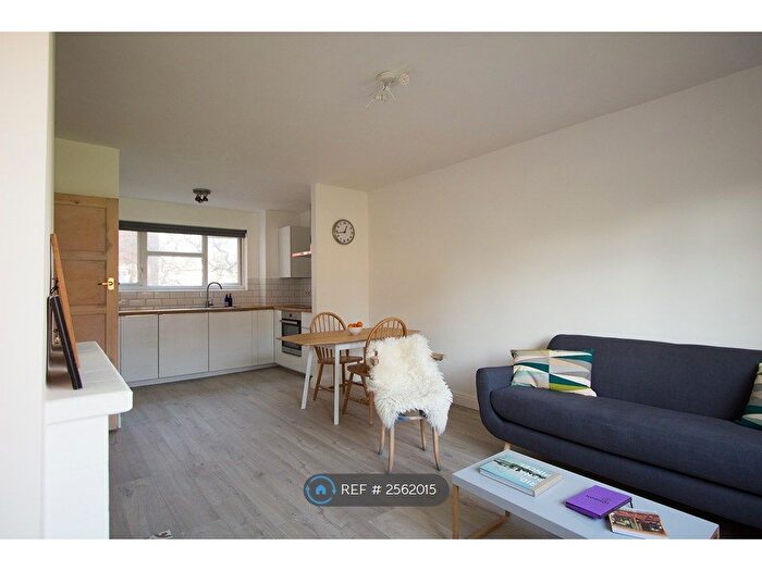 1 Bedroom Flat To Rent In Royal Oak Court, London, N1
