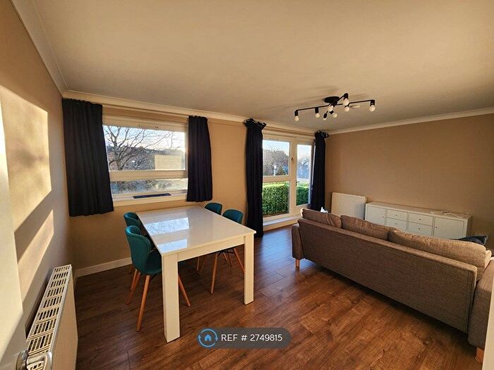 2 Bedroom Flat To Rent In Longstone Park, Edinburgh, EH14