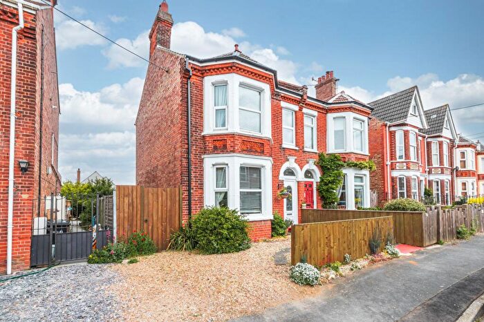 3 Bedroom Semi-Detached House For Sale In Hunstanton, PE36