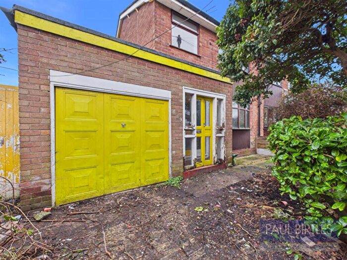 3 Bedroom Semi Detached House For Sale In Barton Road, Stretford, Manchester, M32