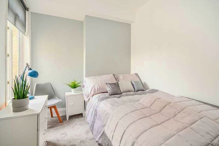 5 Bedroom Property To Rent In Bradford Road, Southsea, PO5