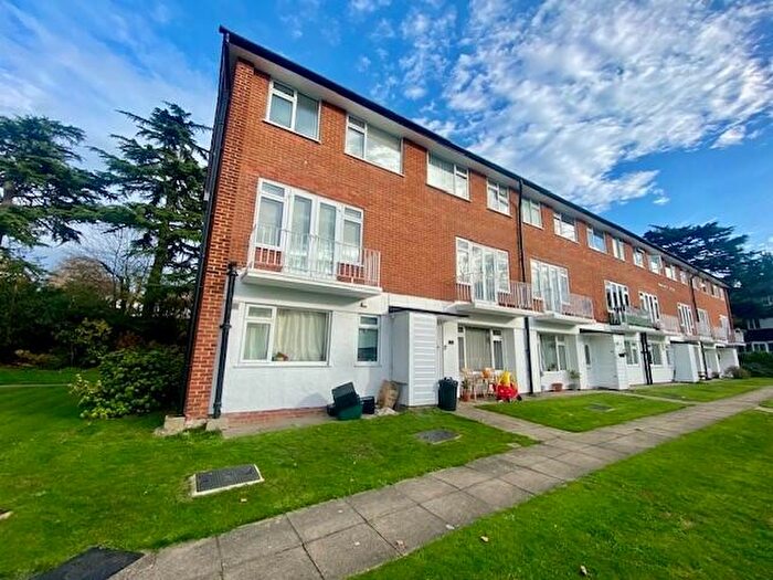 2 Bedroom Maisonette For Sale In Abbey Park, Beckenham, BR3