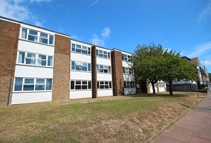 1 Bedroom Flat For Sale In Carlton House, Littlehampton Road, Worthing, BN13