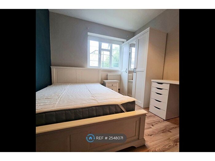 3 Bedroom Flat To Rent In Moray House, London, E1