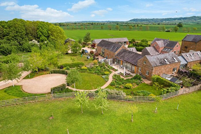 4 Bedroom Semi-Detached House For Sale In Tysoe Road, Kineton, CV35