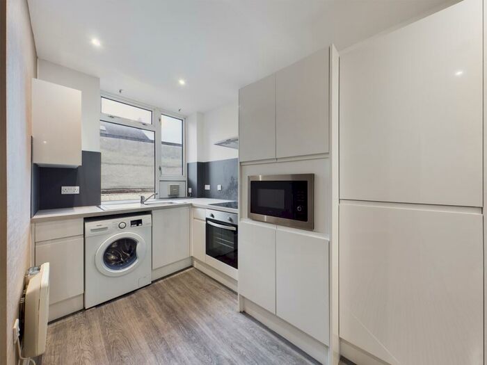 2 Bedroom Apartment To Rent In Centre Court, Paragon Street, HU1