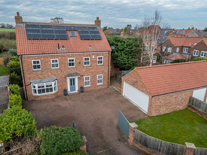 6 Bedroom Detached House For Sale In Well House Close, Long Marston, York, YO26