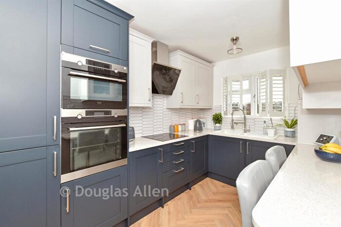 3 Bedroom Duplex For Sale In Chingford Lane, Woodford Green, Essex, IG8