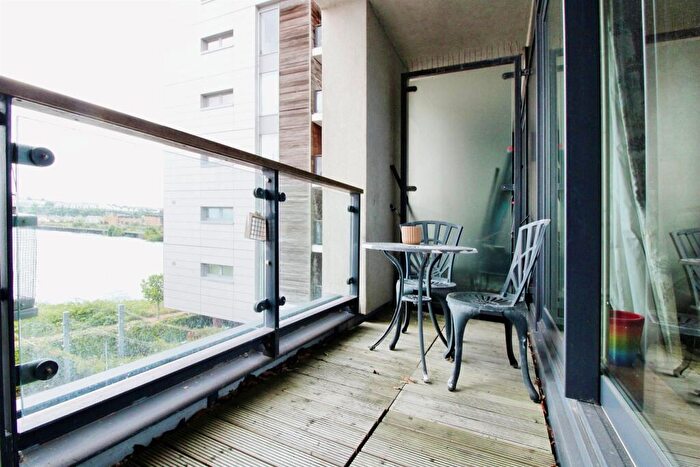 2 Bedroom Apartment For Sale In Ferry Court, Cardiff, CF11