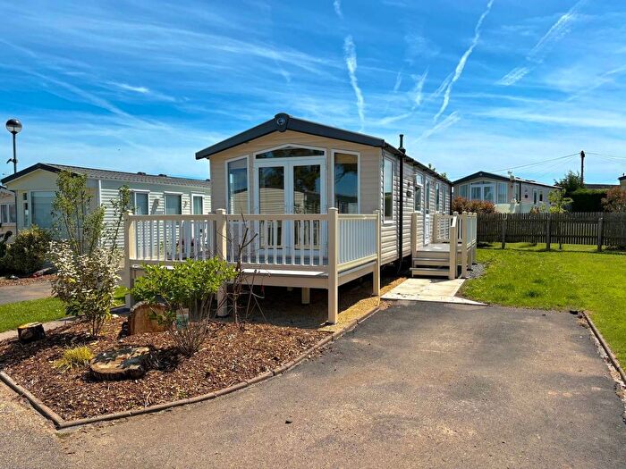 2 Bedroom Mobile/park Home For Sale In Oakmere Park, Hanley Swan, Worcester, WR8