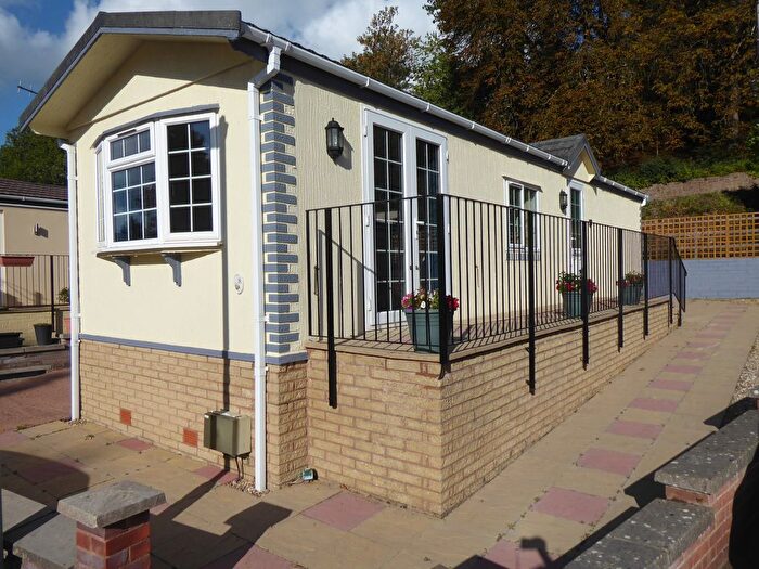 2 Bedroom Park Home For Sale In Underhill Park, Tiverton, EX16
