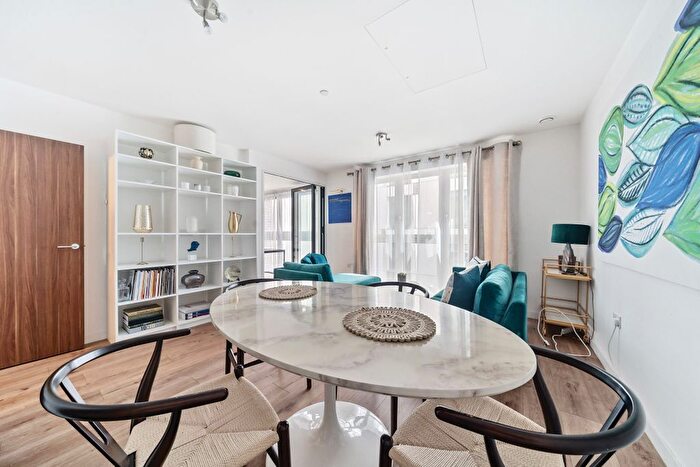 1 Bedroom Flat To Rent In District Court, Commercial Road, London, E1